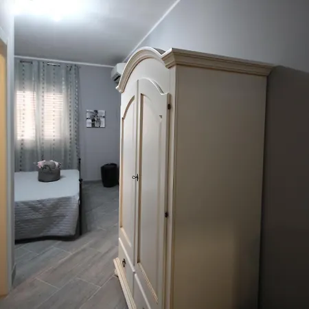 Cavirani Bed & Breakfast 3*